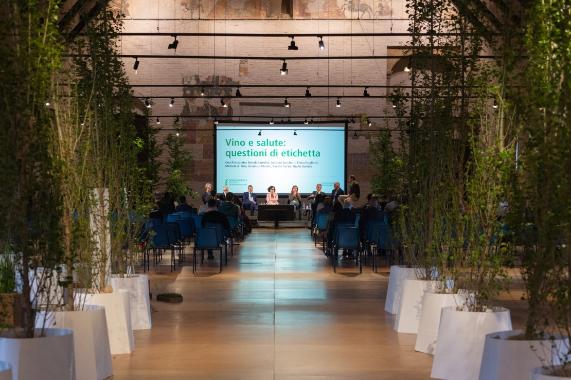 una conferenza in mezzo al pioppeto a Palazzo della Ragione