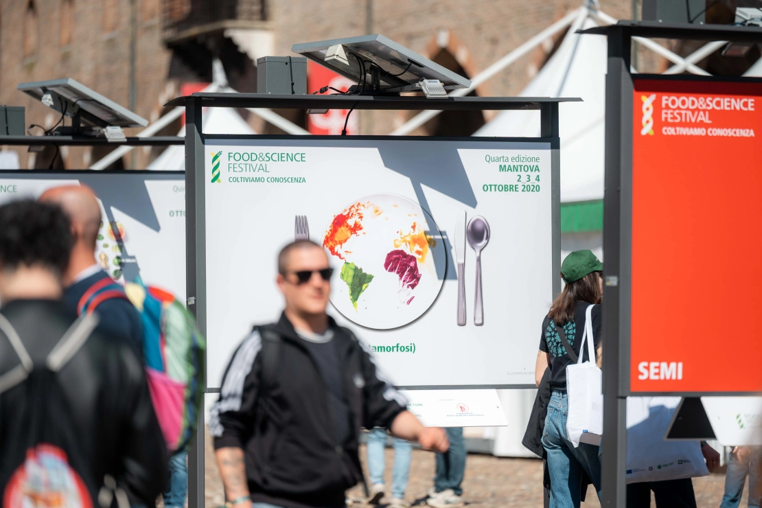un pannello della mostra interattiva del 2026 in piazza Sordello